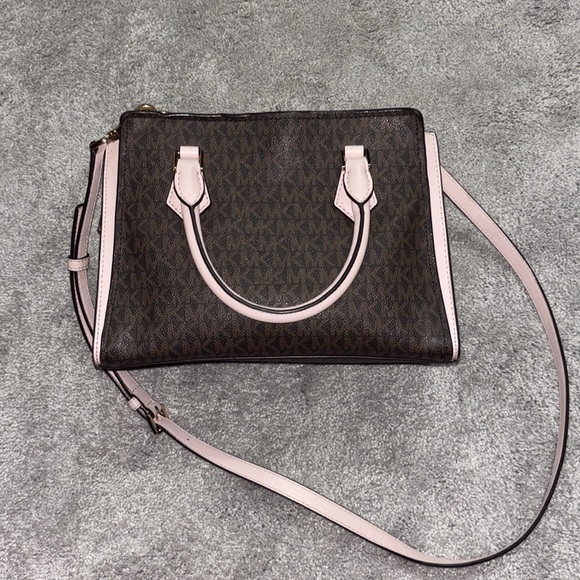 Micheal Kors Hope Powder Blush Medium Messenger - Picture 2 of 16